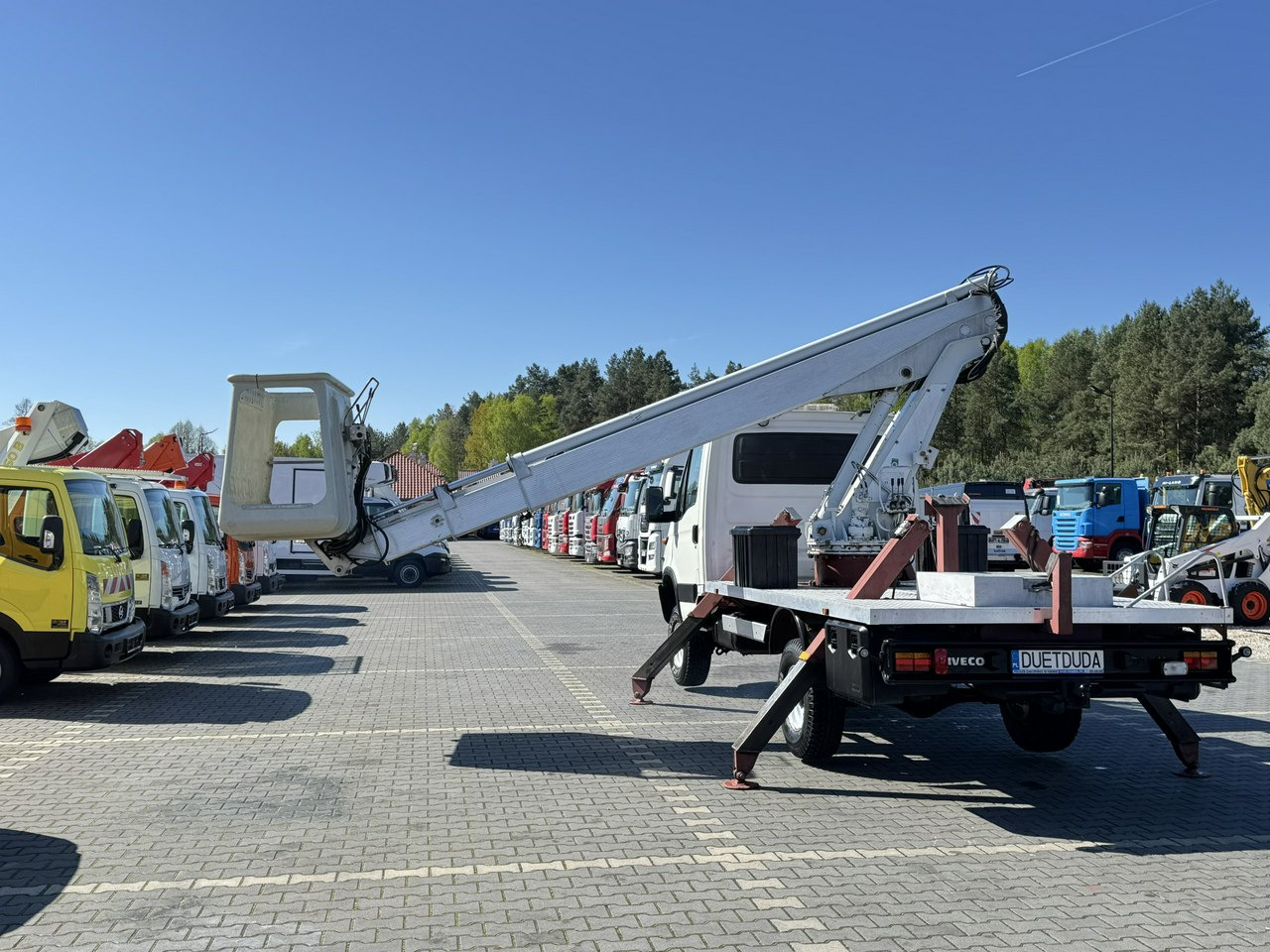 Camión con plataforma elevadora Iveco Daily: foto 12 Camión con plataforma elevadora Iveco Daily: foto 12