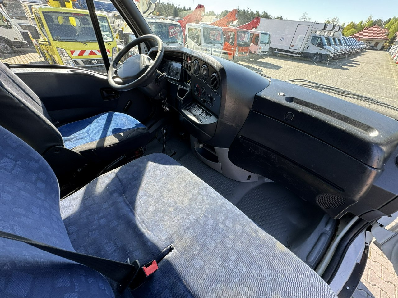 Camión con plataforma elevadora Iveco Daily: foto 28 Camión con plataforma elevadora Iveco Daily: foto 28