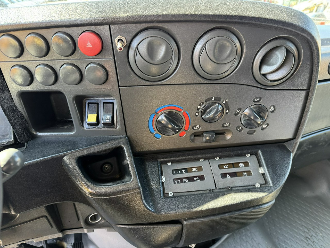 Camión con plataforma elevadora Iveco Daily: foto 24 Camión con plataforma elevadora Iveco Daily: foto 24