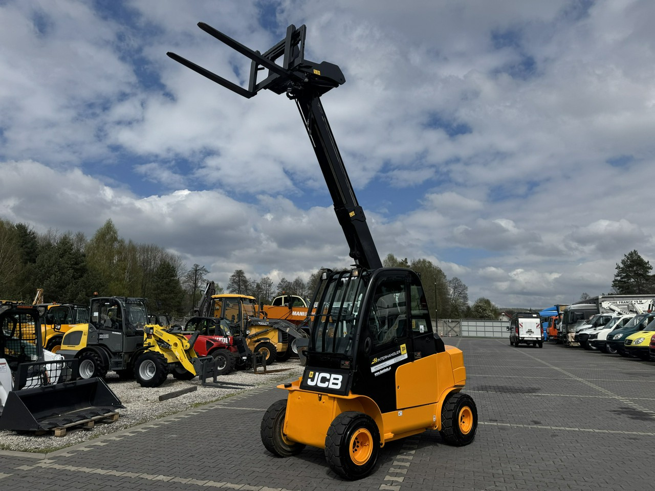 JCB TLT 35D 4x4 T4 TELESKOP / TELESKOPOWY Ładowarka Teleskopowa - Manipulador telescópico: foto 1 JCB TLT 35D 4x4 T4 TELESKOP / TELESKOPOWY Ładowarka Teleskopowa - Manipulador telescópico: foto 1