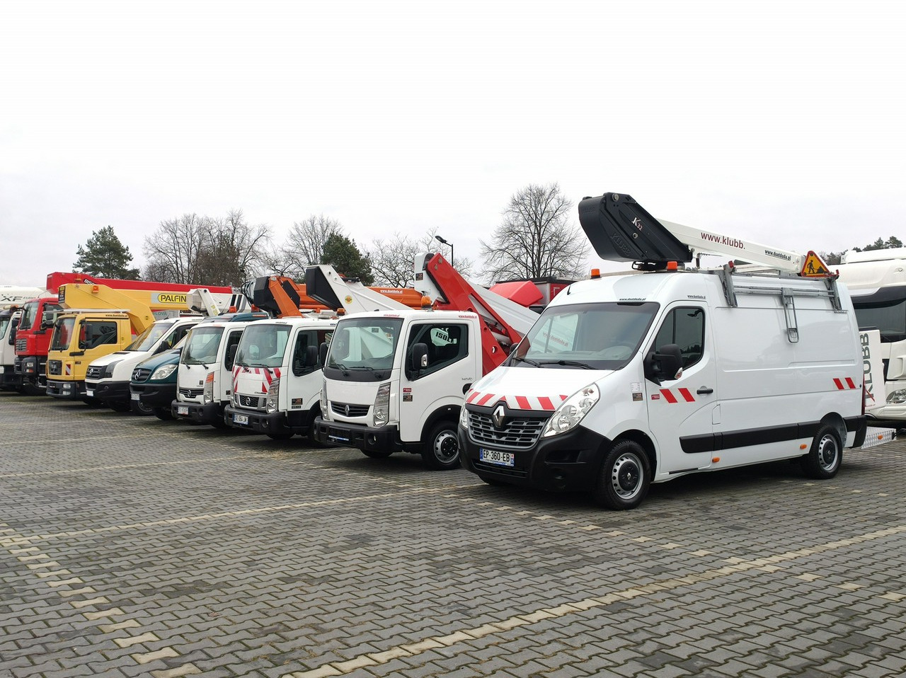 Renault Master - Camión con plataforma elevadora: foto 1 Renault Master - Camión con plataforma elevadora: foto 1