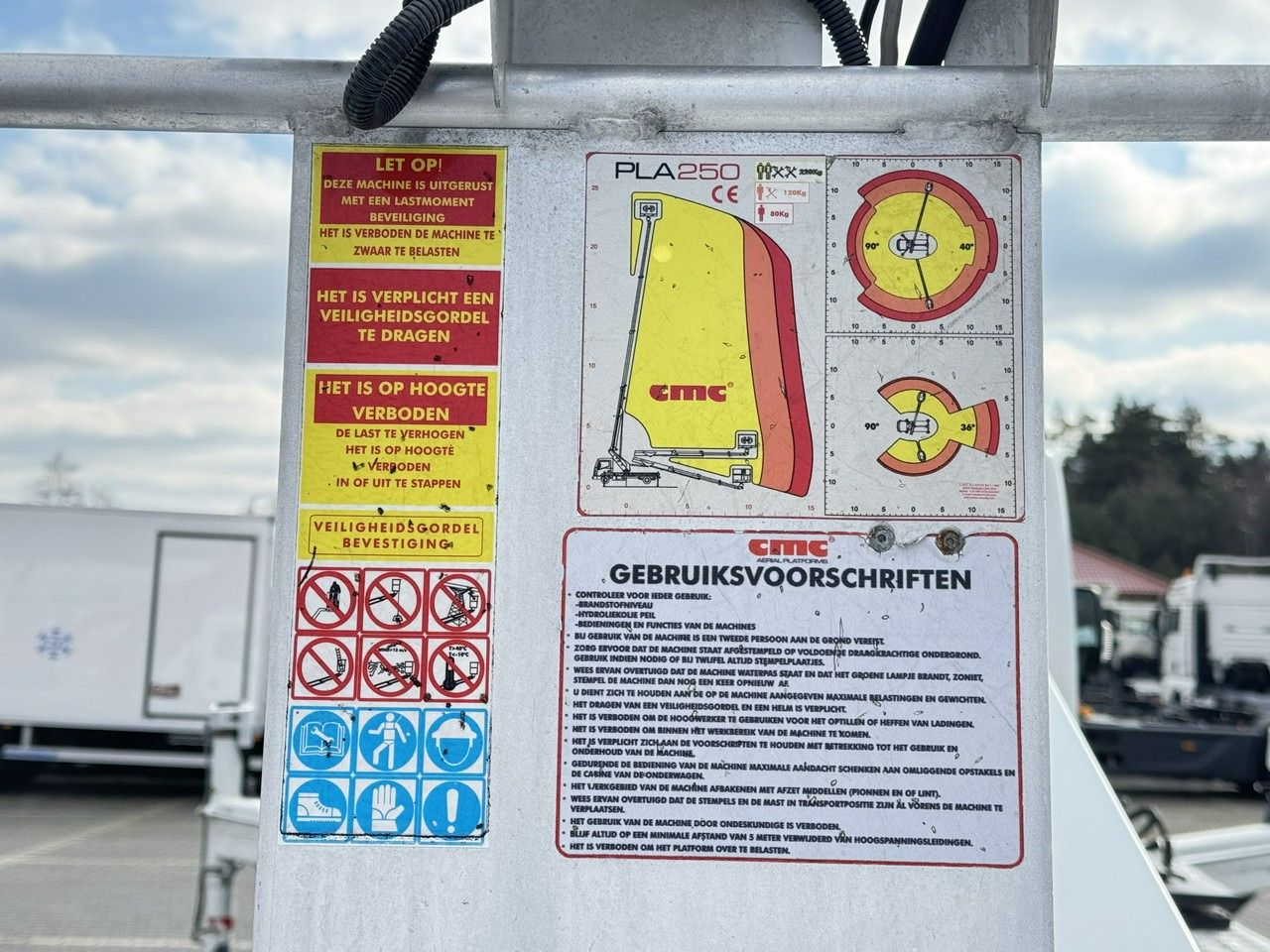 Camión con plataforma elevadora Renault Maxity: foto 20