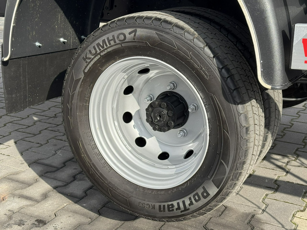 Camión con plataforma elevadora Renault Maxity: foto 11