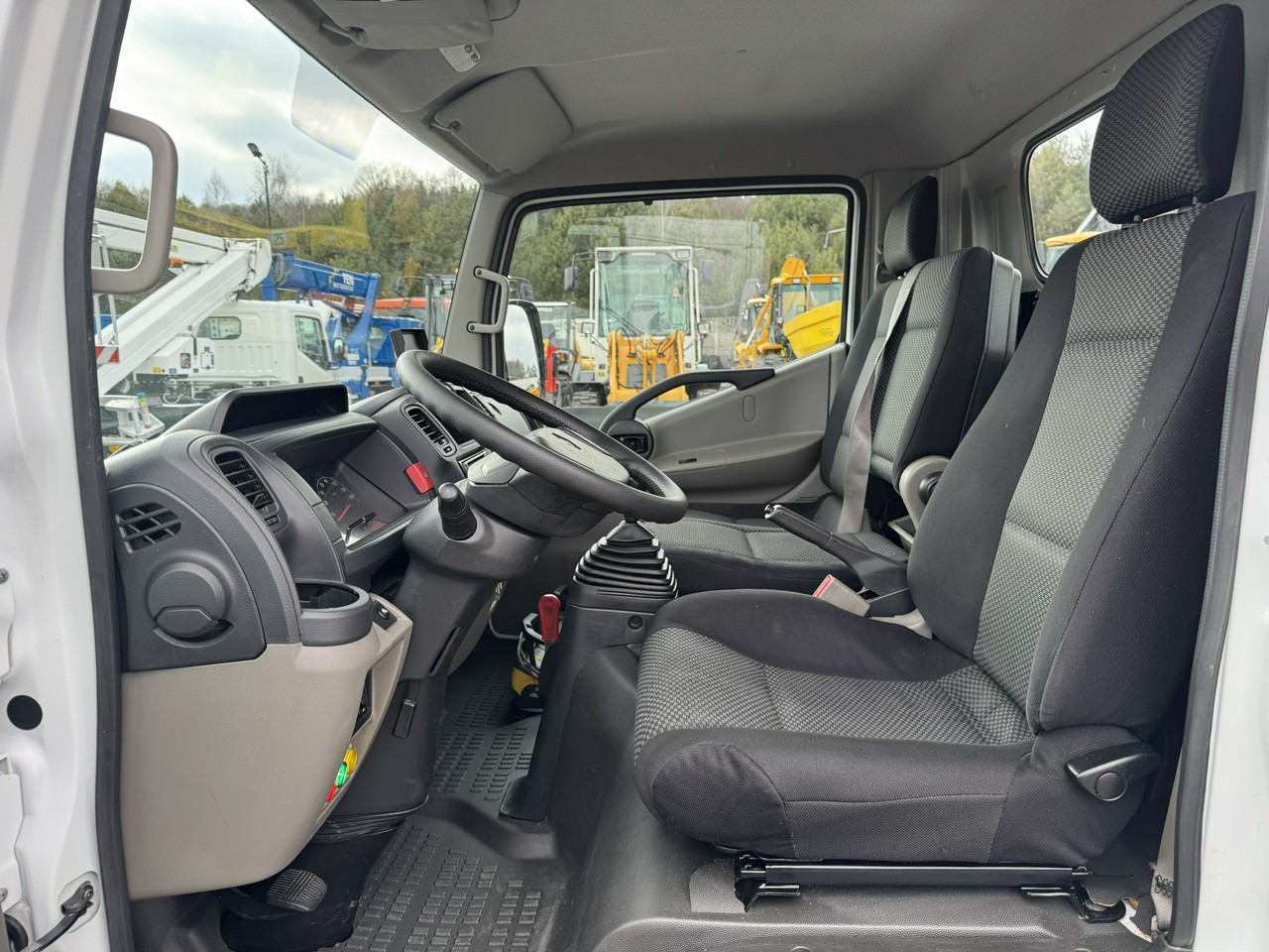 Camión con plataforma elevadora Renault Maxity: foto 23