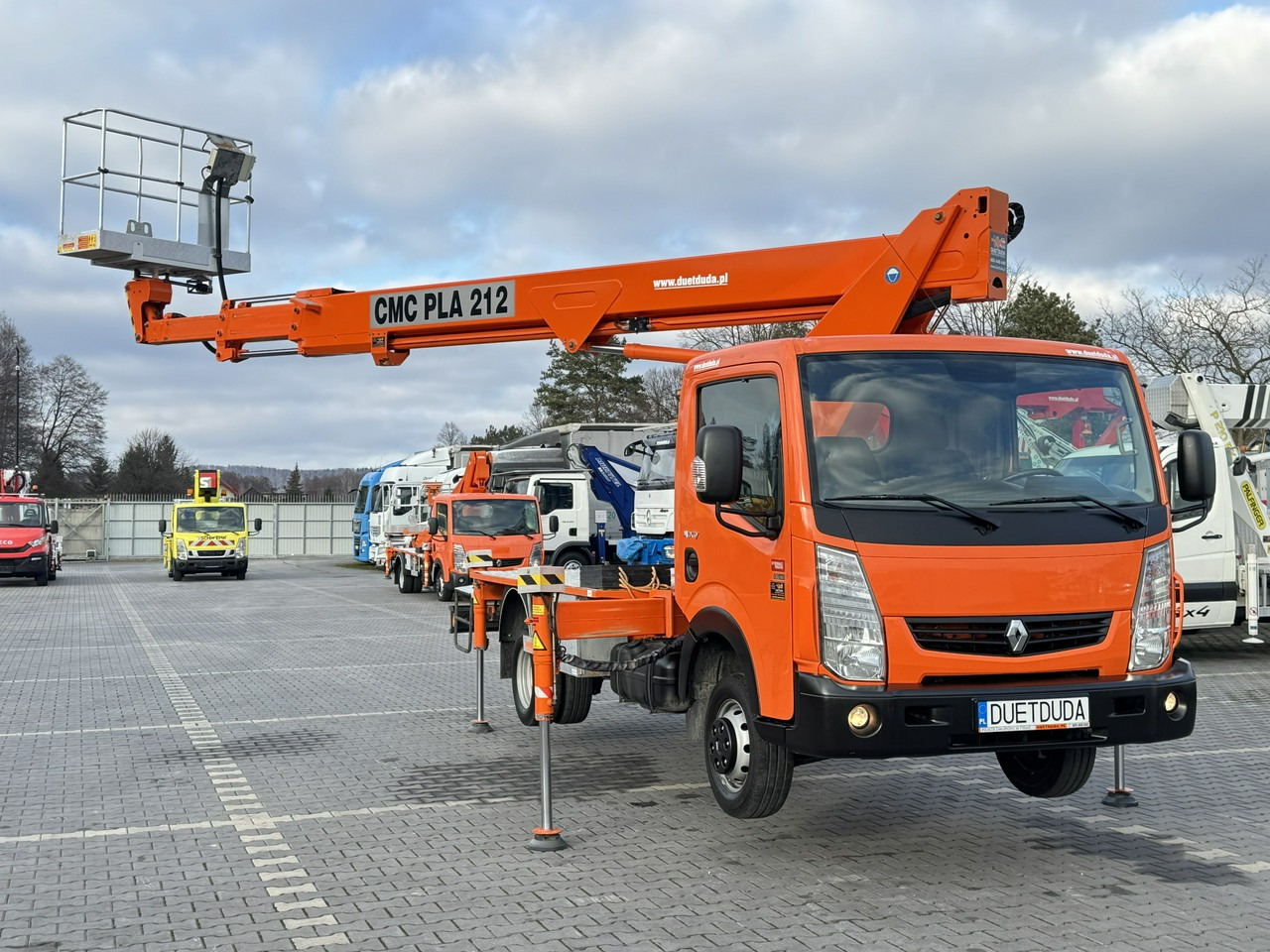 Renault Maxity - Camión con plataforma elevadora: foto 3 Renault Maxity - Camión con plataforma elevadora: foto 3
