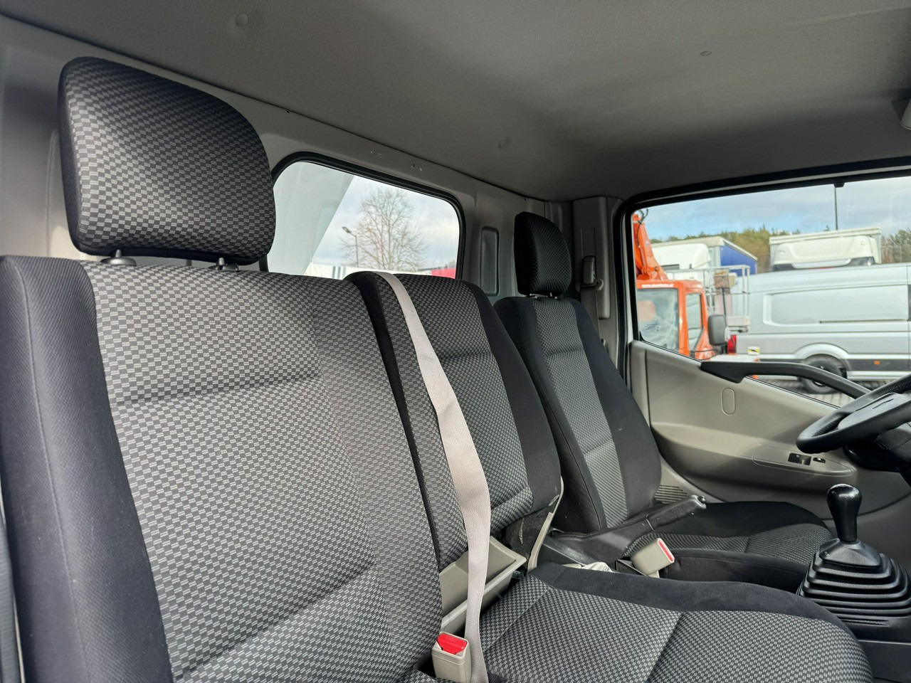 Camión con plataforma elevadora Renault Maxity: foto 31