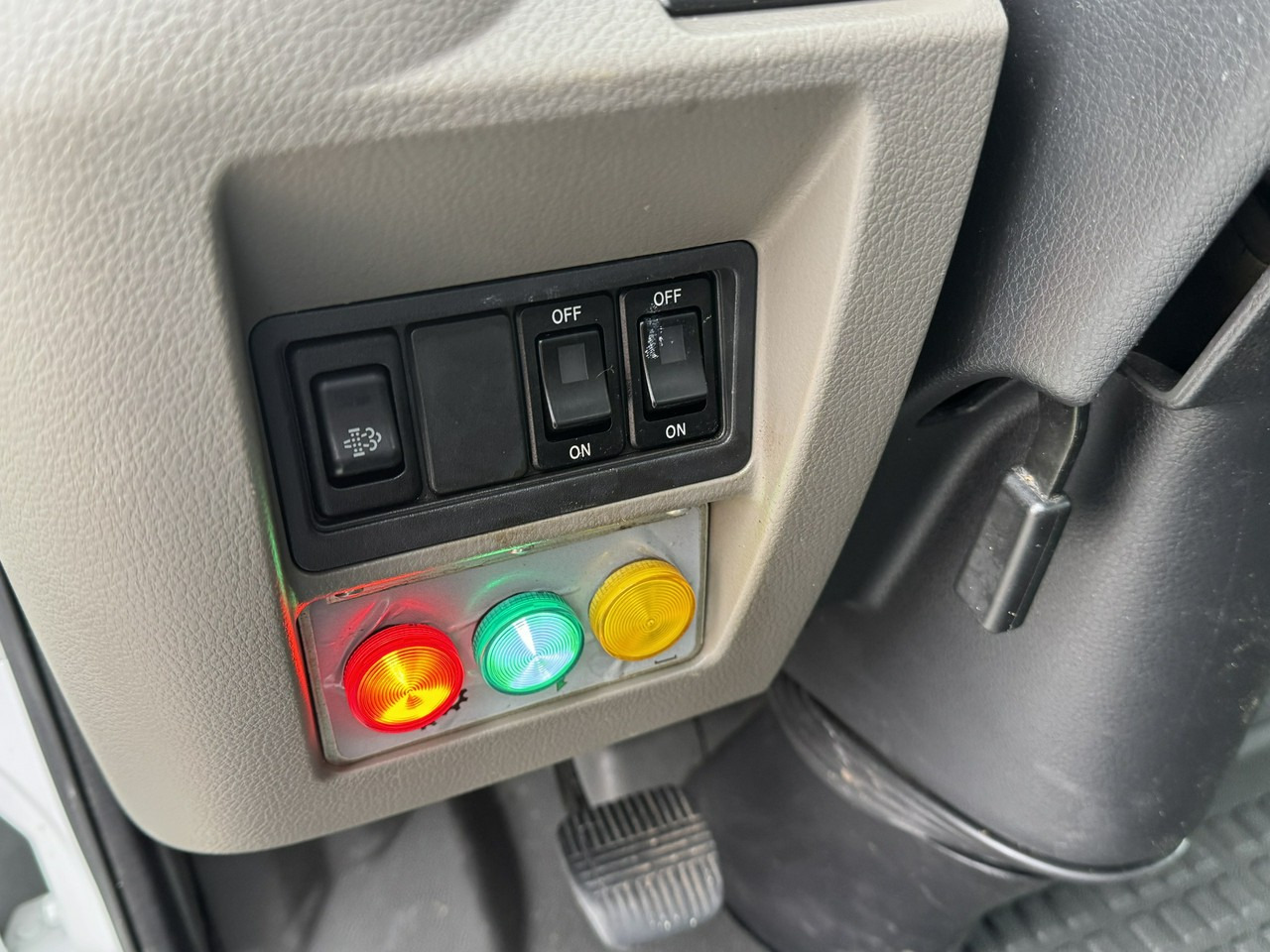 Camión con plataforma elevadora Renault Maxity: foto 25