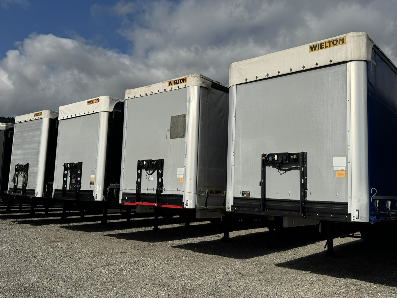 Wielton Standart Osie Saf Oś Podnoszona Super Stan - Semirremolque lona: foto 2 Wielton Standart Osie Saf Oś Podnoszona Super Stan - Semirremolque lona: foto 2
