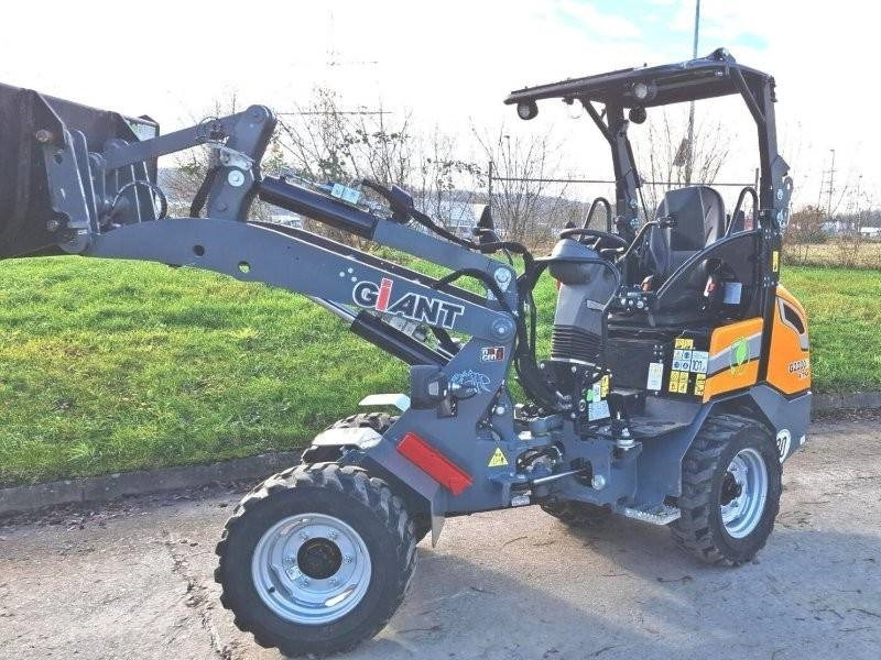 Giant G 2200 E X-Tra Elektro - Minicargadora: foto 3 Giant G 2200 E X-Tra Elektro - Minicargadora: foto 3