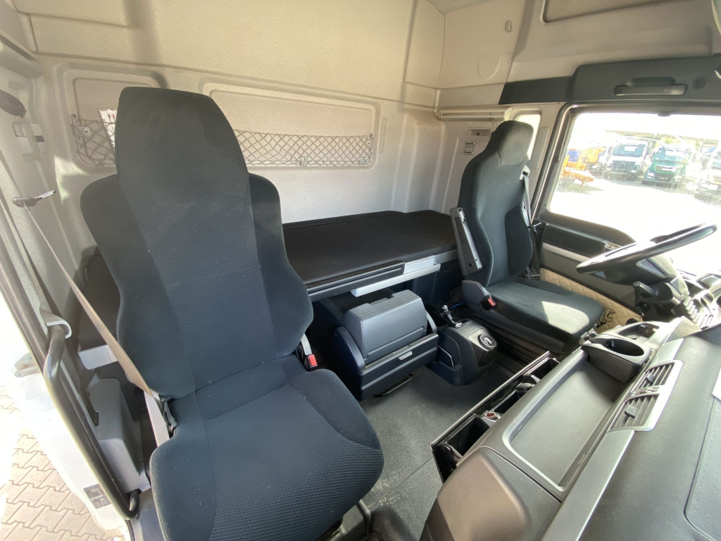 MAN TGX 18.460 4x4 H BL - Cabeza tractora: foto 4 MAN TGX 18.460 4x4 H BL - Cabeza tractora: foto 4