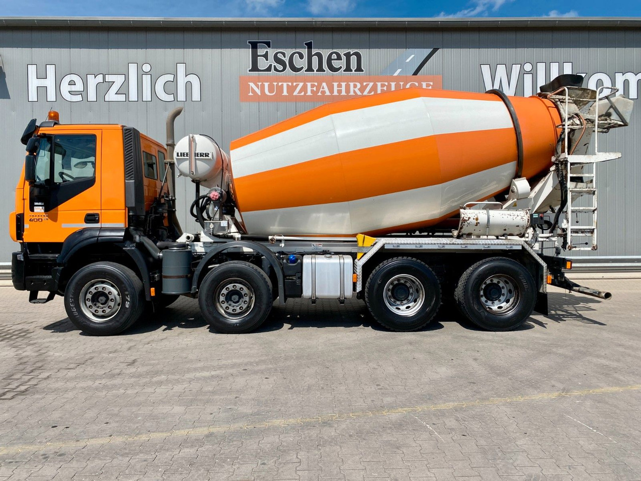 Iveco Trakker AD 340 TB 400/8x4 | 9m³ Liebherr*Navi*AC - Camión hormigonera: foto 2 Iveco Trakker AD 340 TB 400/8x4 | 9m³ Liebherr*Navi*AC - Camión hormigonera: foto 2