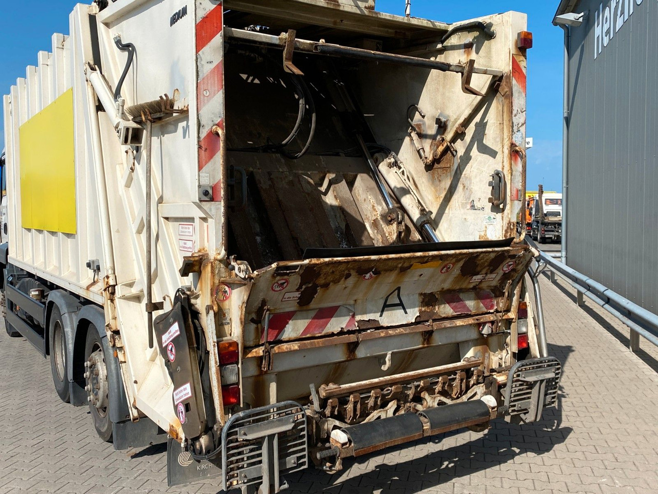 MAN TGS 26.320 6x2-4 | Zöller Medium X2EC24*3x Sitze - Camión de basura: foto 3 MAN TGS 26.320 6x2-4 | Zöller Medium X2EC24*3x Sitze - Camión de basura: foto 3