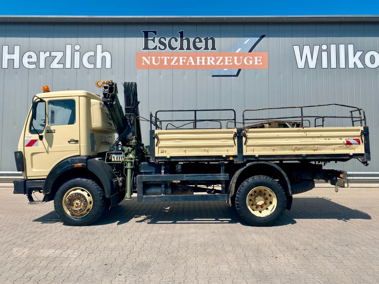 Mercedes-Benz 1017 4x4 Allrad Pritsche | HIAB 060-2 Kran*36TKM - Camión caja abierta, Camión grúa: foto 2 Mercedes-Benz 1017 4x4 Allrad Pritsche | HIAB 060-2 Kran*36TKM - Camión caja abierta, Camión grúa: foto 2