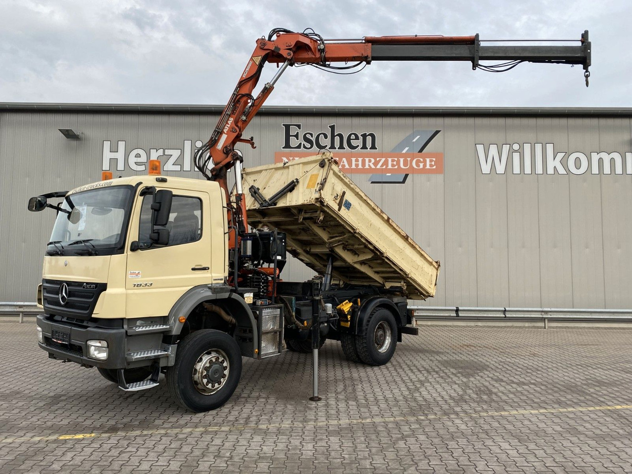 Mercedes-Benz 1833 4x4 Axor | Atlas 105.2-A2*Funk*AHK*3 Sitze - Camión volquete, Camión grúa: foto 2 Mercedes-Benz 1833 4x4 Axor | Atlas 105.2-A2*Funk*AHK*3 Sitze - Camión volquete, Camión grúa: foto 2