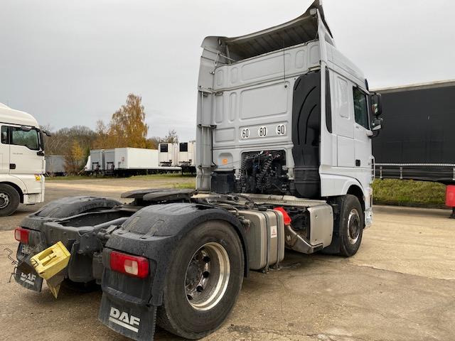 Cabeza tractora DAF XF 530: foto 6