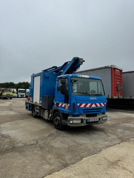 Iveco 100E19 - Camión con plataforma elevadora: foto 3 Iveco 100E19 - Camión con plataforma elevadora: foto 3