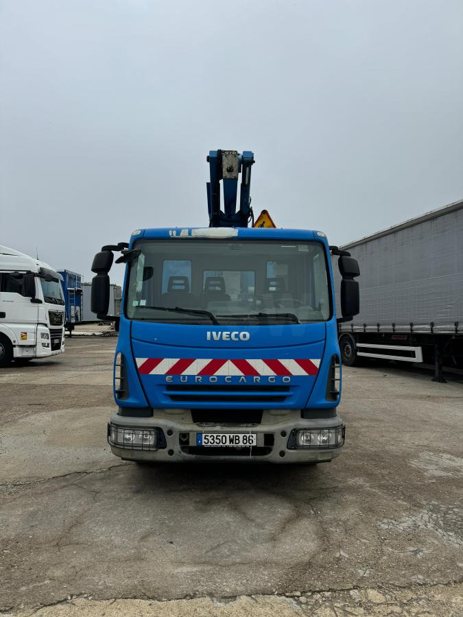 Iveco Eurocargo 100E19 - Camión con plataforma elevadora: foto 2 Iveco Eurocargo 100E19 - Camión con plataforma elevadora: foto 2