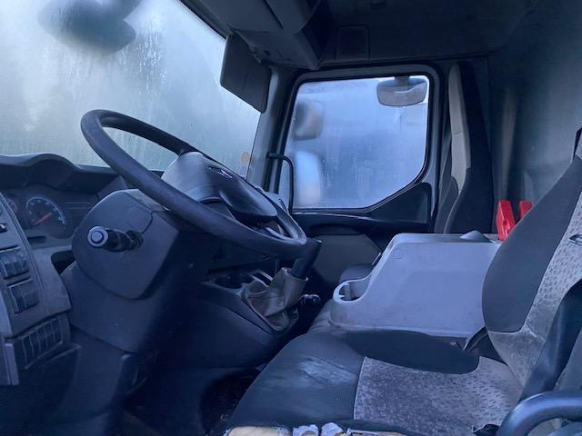 Renault Midlum 180 - Camión caja cerrada: foto 5 Renault Midlum 180 - Camión caja cerrada: foto 5