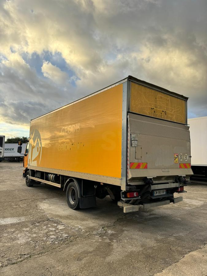 Renault Midlum 220 - Camión caja cerrada: foto 5 Renault Midlum 220 - Camión caja cerrada: foto 5