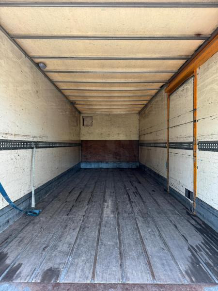 Camión caja cerrada Renault Midlum 220: foto 12 Camión caja cerrada Renault Midlum 220: foto 12