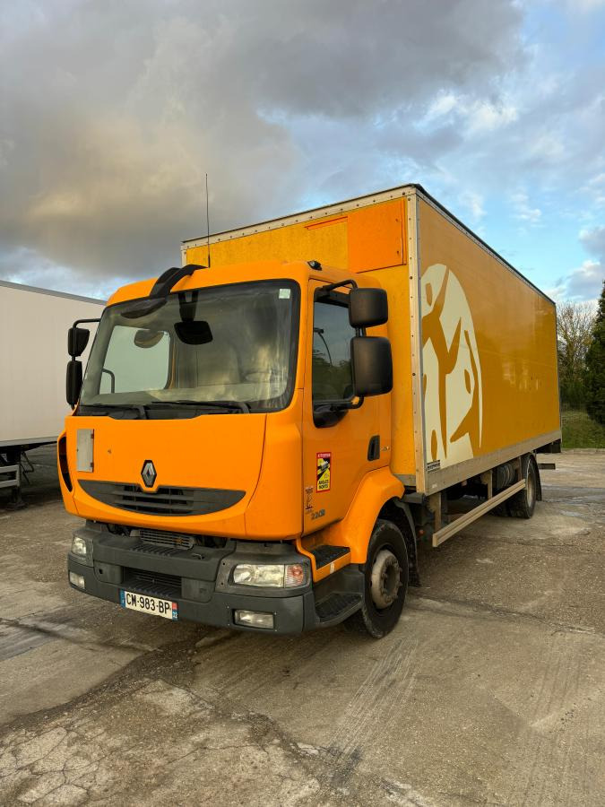 Renault Midlum 220 - Camión caja cerrada: foto 1 Renault Midlum 220 - Camión caja cerrada: foto 1