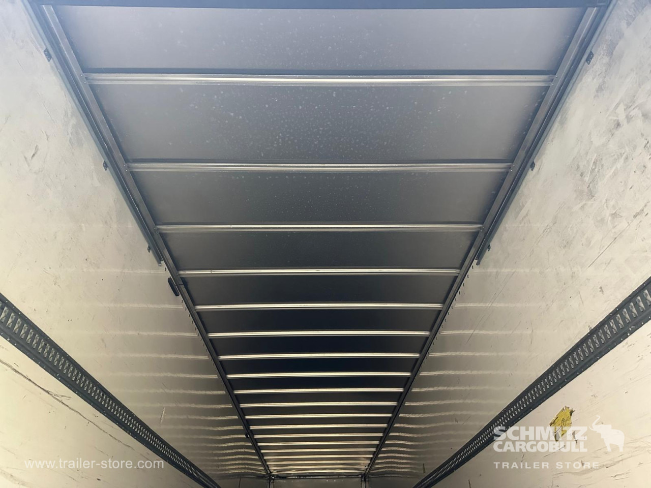 FRUEHAUF Dryfreight Standard Roller shutter door - Semirremolque caja cerrada: foto 5 FRUEHAUF Dryfreight Standard Roller shutter door - Semirremolque caja cerrada: foto 5