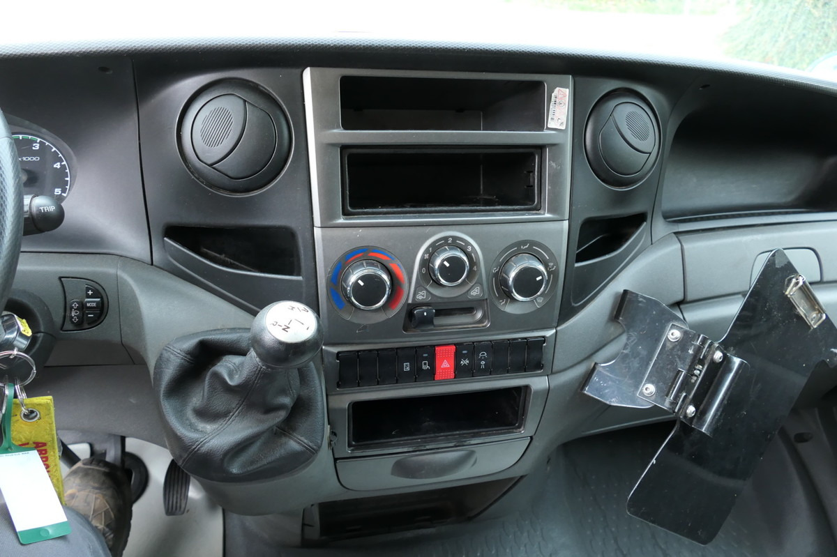 Furgoneta caja cerrada IVECO Daily 35 S11 C30C AUTOMATIK KAMERA MAXI KAMERA R: foto 10 Furgoneta caja cerrada IVECO Daily 35 S11 C30C AUTOMATIK KAMERA MAXI KAMERA R: foto 10