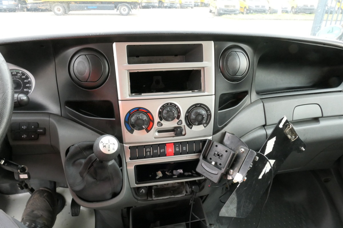 Furgoneta caja cerrada IVECO Daily 35 S11 C30C AUTOMATIK KAMERA MAXI Regale D: foto 10