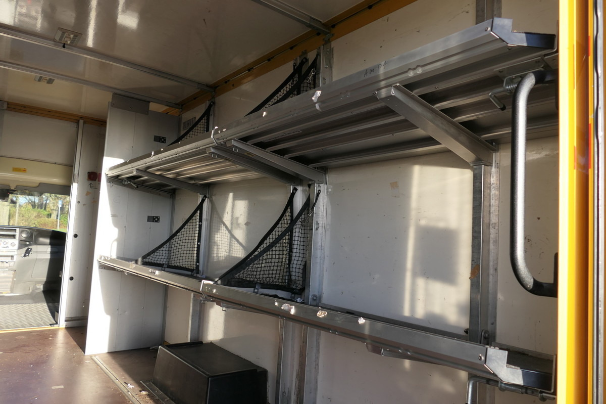 Furgoneta caja cerrada IVECO Daily 35 S11 C30C AUTOMATIK KAMERA Regale LUFT D: foto 8 Furgoneta caja cerrada IVECO Daily 35 S11 C30C AUTOMATIK KAMERA Regale LUFT D: foto 8