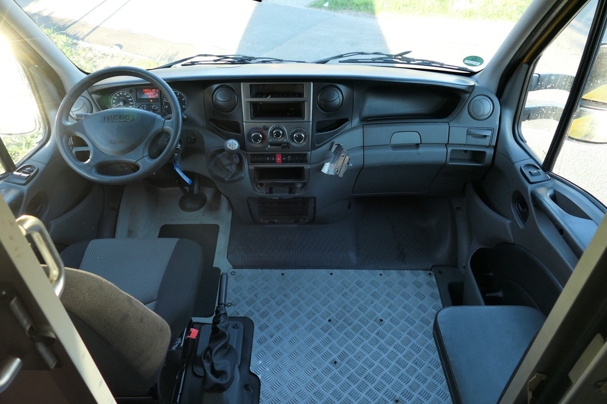 Furgoneta caja cerrada IVECO Daily 35 S11 C30C AUTOMATIK KAMERA Regale LUFT D: foto 6 Furgoneta caja cerrada IVECO Daily 35 S11 C30C AUTOMATIK KAMERA Regale LUFT D: foto 6