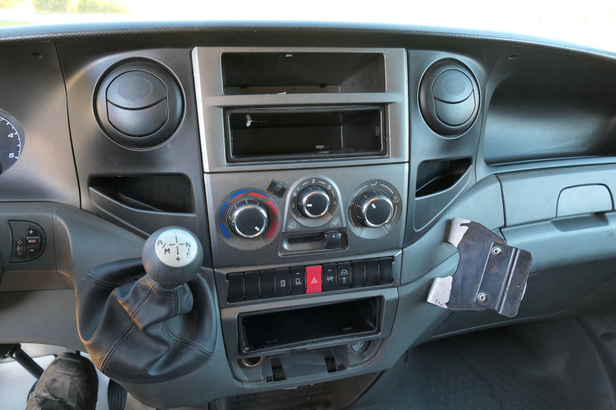 Furgoneta caja cerrada IVECO Daily 35 S11 C30C AUTOMATIK KAMERA Regale LUFT D: foto 10 Furgoneta caja cerrada IVECO Daily 35 S11 C30C AUTOMATIK KAMERA Regale LUFT D: foto 10