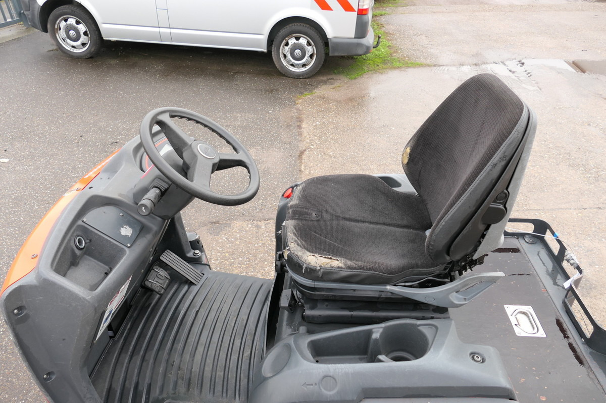 LINDE P 60 Z Schlepper Batterie 25/2017 - Remolcadora: foto 5 LINDE P 60 Z Schlepper Batterie 25/2017 - Remolcadora: foto 5