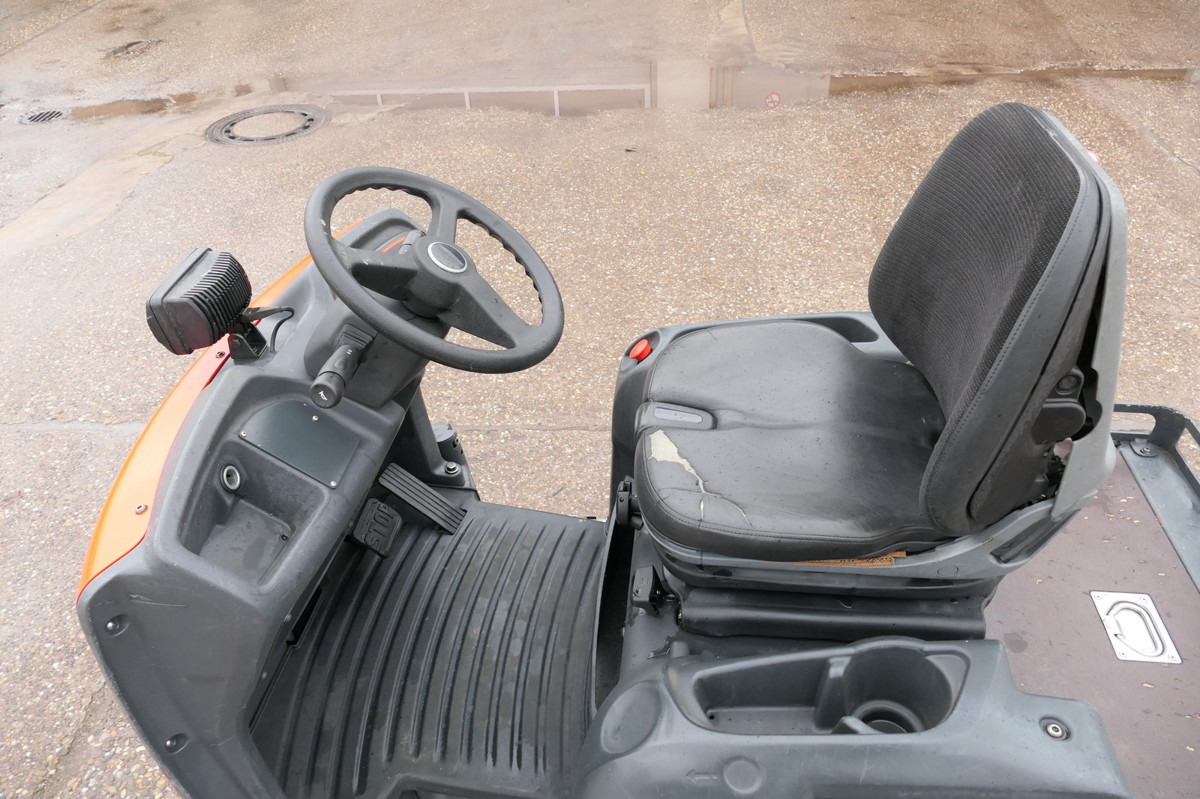 LINDE P 60 Z Schlepper Batterie 40/2020 3-Rad - Remolcadora: foto 5 LINDE P 60 Z Schlepper Batterie 40/2020 3-Rad - Remolcadora: foto 5