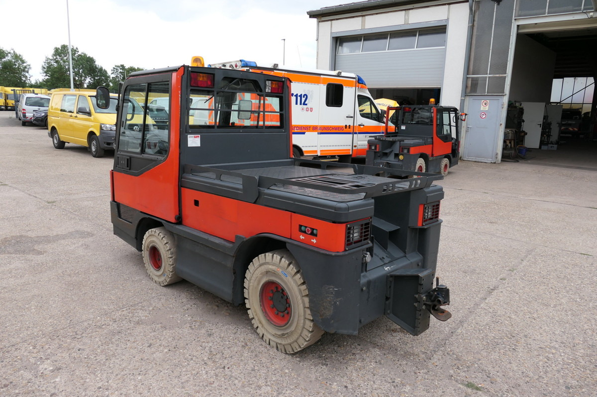 LINDE P250 Schlepper AHK Batterie 24/2021 Schiebetüren - Remolcadora: foto 4 LINDE P250 Schlepper AHK Batterie 24/2021 Schiebetüren - Remolcadora: foto 4