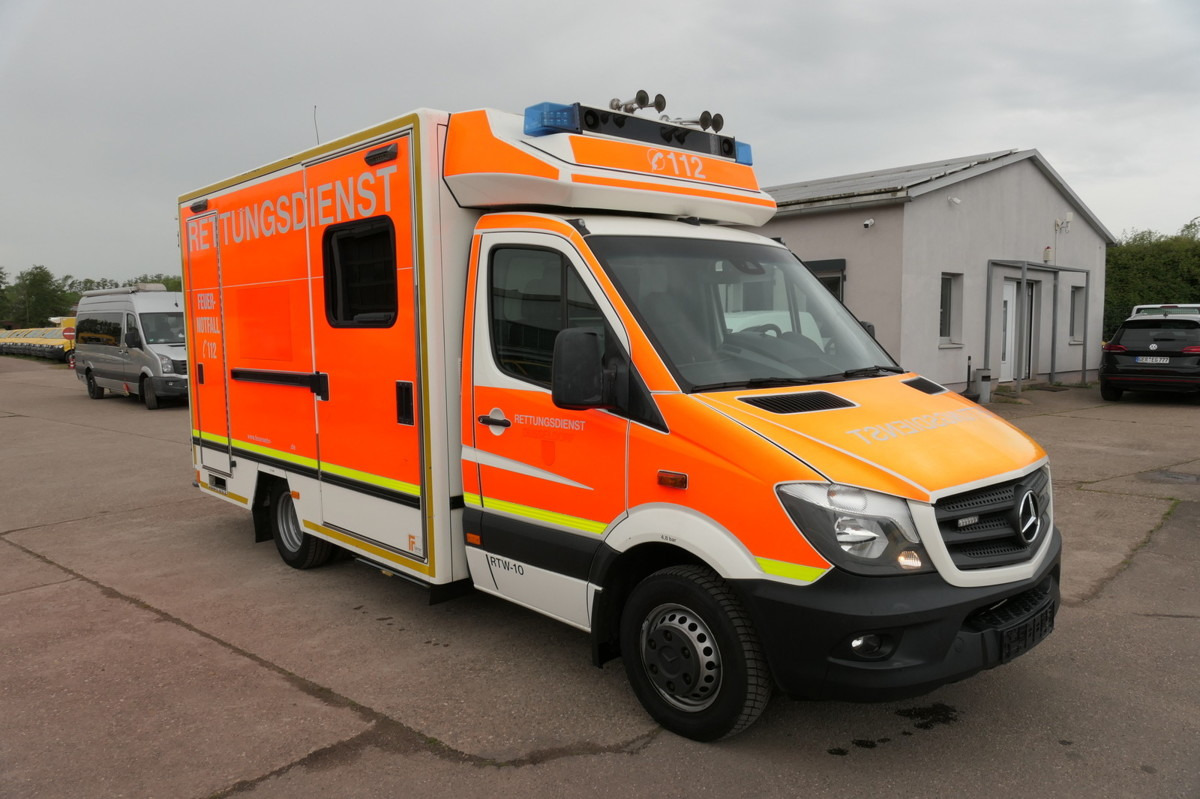 MERCEDES-BENZ Sprinter 519 CDI Klima Krankenwagen - Ambulancia: foto 1 MERCEDES-BENZ Sprinter 519 CDI Klima Krankenwagen - Ambulancia: foto 1