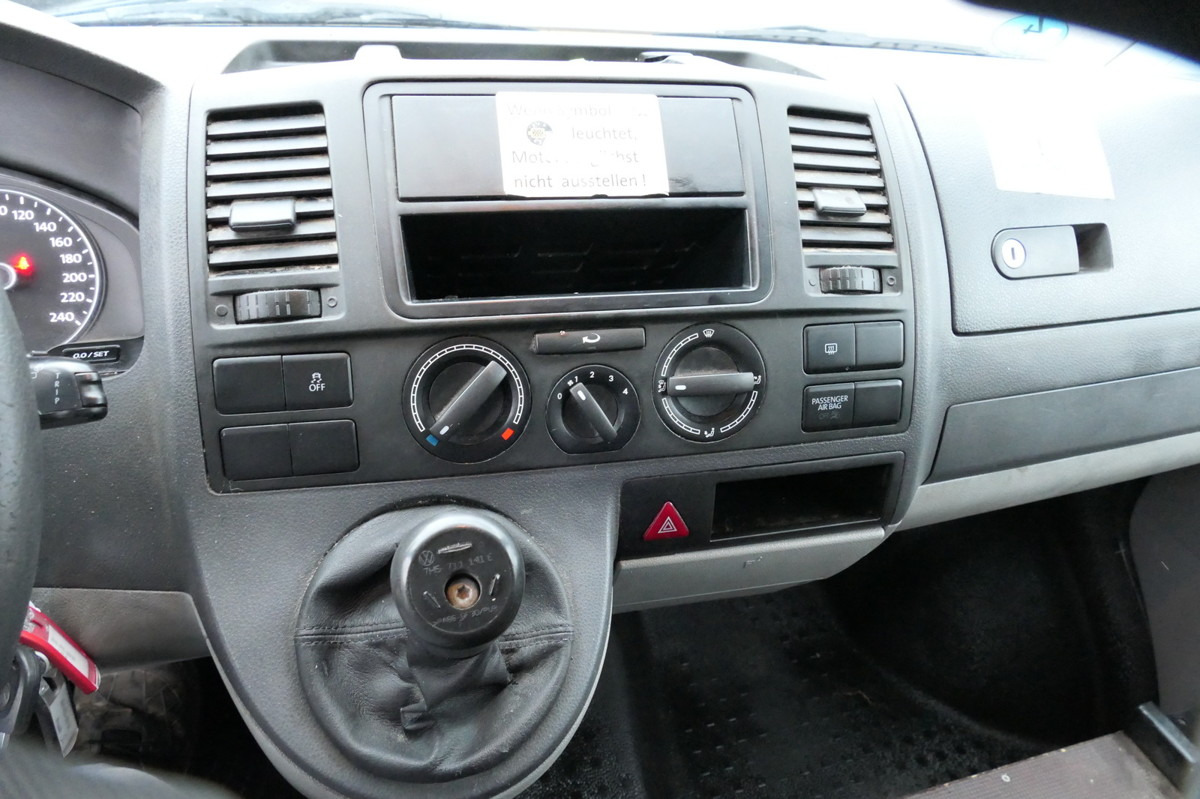 Furgoneta pequeña VW T5 Transporter 2.0 TDI PARKTRONIK EURO-5 2xSCHIE: foto 11 Furgoneta pequeña VW T5 Transporter 2.0 TDI PARKTRONIK EURO-5 2xSCHIE: foto 11