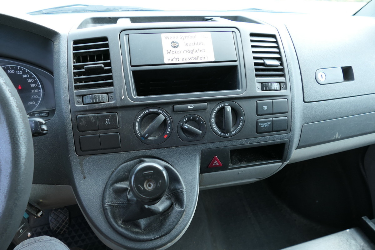 Furgoneta pequeña VW T5 Transporter 2.0 TDI PARKTRONIK EURO5 2xSCHIEB: foto 9 Furgoneta pequeña VW T5 Transporter 2.0 TDI PARKTRONIK EURO5 2xSCHIEB: foto 9