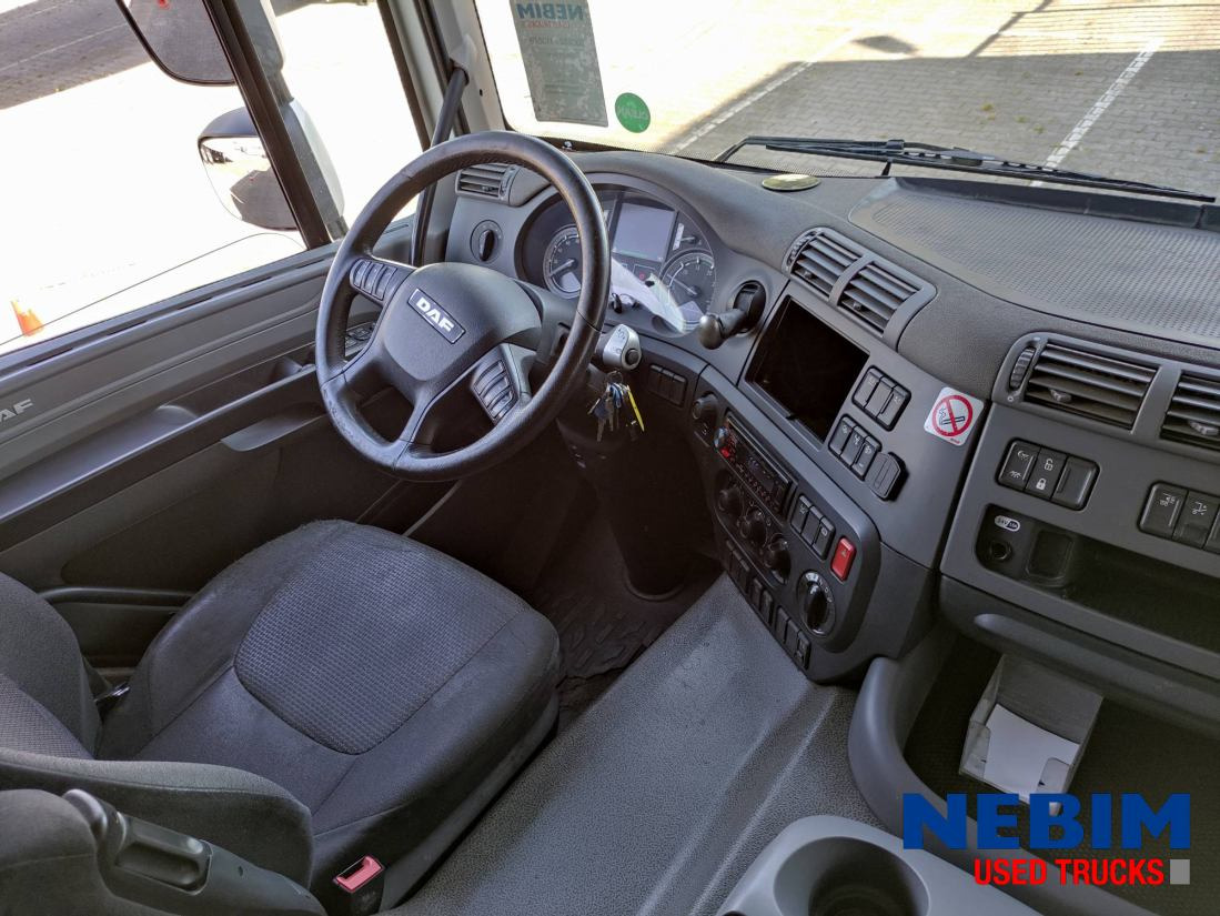 DAF CF 320 4x2 - 440.565 km - Camión lona: foto 5 DAF CF 320 4x2 - 440.565 km - Camión lona: foto 5