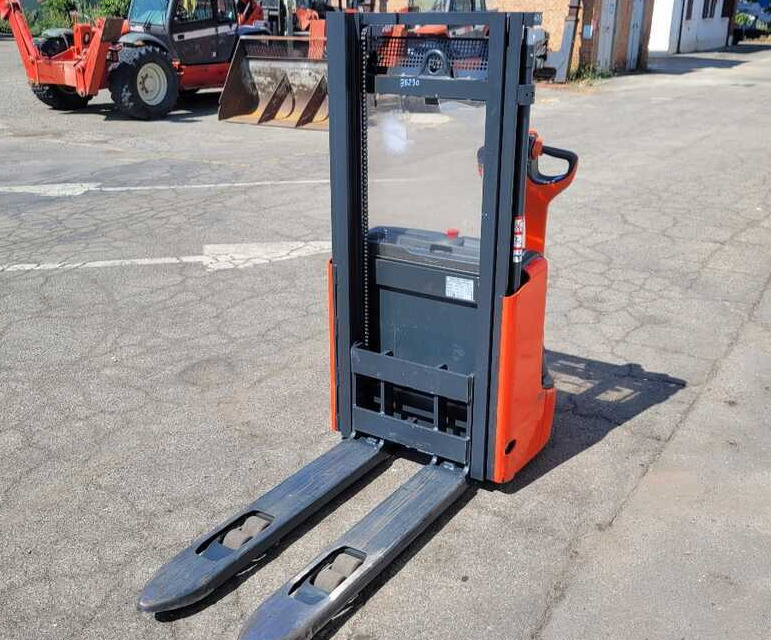 Linde L 10 (600 ore lavoro) - Apilador: foto 2 Linde L 10 (600 ore lavoro) - Apilador: foto 2