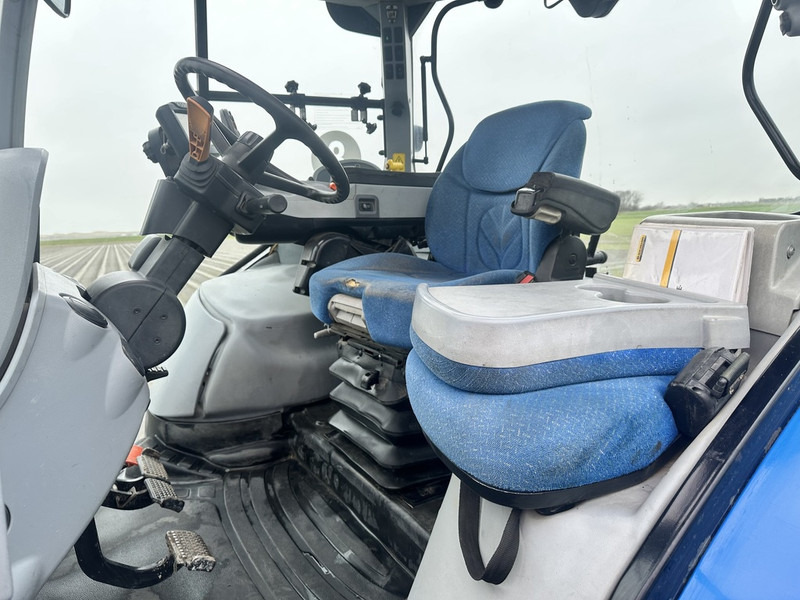 New Holland T6080 - Tractor: foto 5 New Holland T6080 - Tractor: foto 5