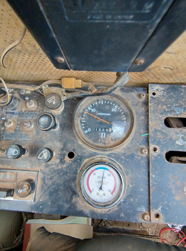 IHI CCH300T - Grúa sobre orugas: foto 5 IHI CCH300T - Grúa sobre orugas: foto 5