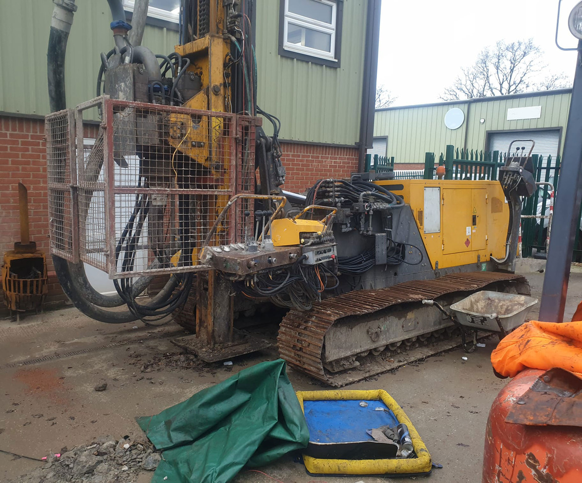 Klemm KR 709-2 - Martillo de hinca de pilotes: foto 2 Klemm KR 709-2 - Martillo de hinca de pilotes: foto 2