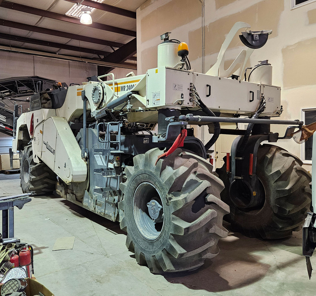 Wirtgen WR 2400 - Estabilizador de suelos: foto 1 Wirtgen WR 2400 - Estabilizador de suelos: foto 1