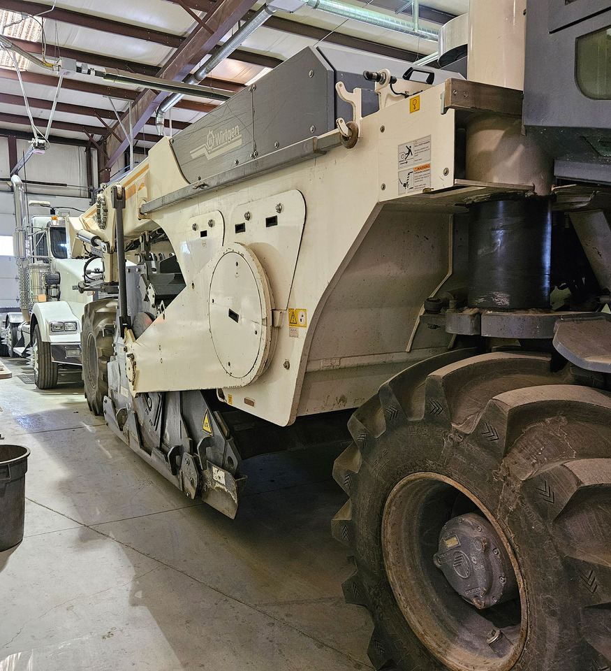 Wirtgen WR 2400 - Estabilizador de suelos: foto 4 Wirtgen WR 2400 - Estabilizador de suelos: foto 4