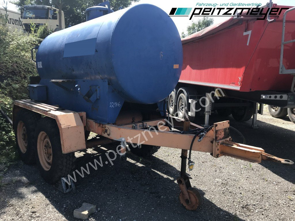 BATHE TANDEMANHÄNGER Bitum / Teerkocher 2,8 m³ - Distribuidor de asfalto: foto 1 BATHE TANDEMANHÄNGER Bitum / Teerkocher 2,8 m³ - Distribuidor de asfalto: foto 1