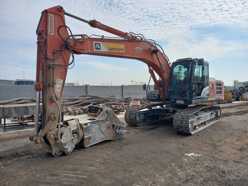 Hitachi ZX220 LC (Abu Dhabi) - Excavadora de cadenas: foto 5 Hitachi ZX220 LC (Abu Dhabi) - Excavadora de cadenas: foto 5