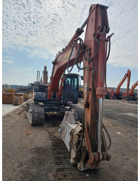 Hitachi ZX220LC (Abu Dhabi) - Excavadora de cadenas: foto 4 Hitachi ZX220LC (Abu Dhabi) - Excavadora de cadenas: foto 4