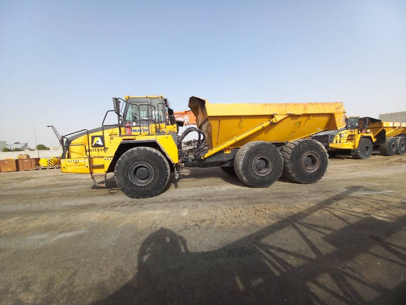 Komatsu HM400-3R (4 pcs available in Abu Dhabi) - Dúmper articulado: foto 1 Komatsu HM400-3R (4 pcs available in Abu Dhabi) - Dúmper articulado: foto 1