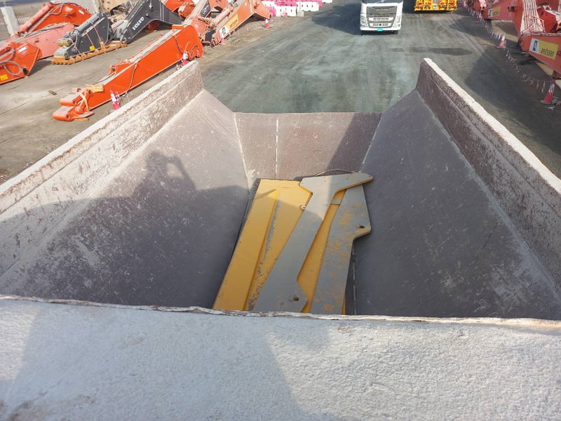 Komatsu HM400-3R (4 pcs available in Abu Dhabi) - Dúmper articulado: foto 5 Komatsu HM400-3R (4 pcs available in Abu Dhabi) - Dúmper articulado: foto 5