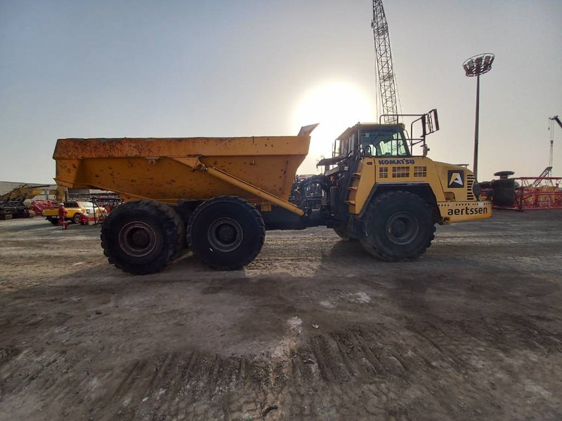 Komatsu HM400-3R (4 pcs available in Abu Dhabi) - Dúmper articulado: foto 4 Komatsu HM400-3R (4 pcs available in Abu Dhabi) - Dúmper articulado: foto 4